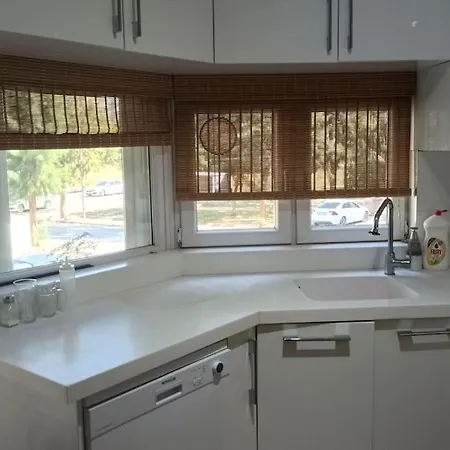 3 And Living Room, Centrally Located, Large