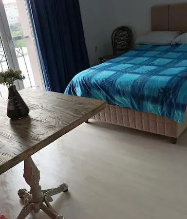 3 And Living Room, Centrally Located, Large