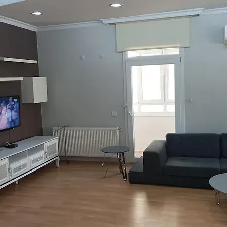 3 And Living Room, Centrally Located, Large Daire