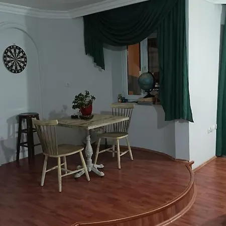3 And Living Room, Centrally Located, Large *