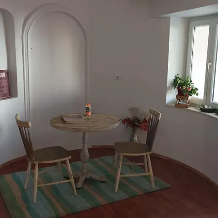 Daire 3 And Living Room, Centrally Located, Large