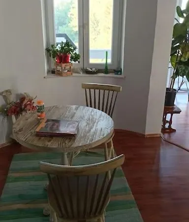 3 And Living Room, Centrally Located, Large *