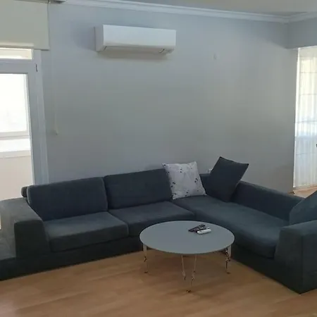 3 And Living Room, Centrally Located, Large Daire *